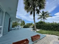 "SERENITY BY THE SEA" Treasure Cay, Abaco, Bahamas 2 bedrms/2 bathrms/ sleeps 6 - Pools