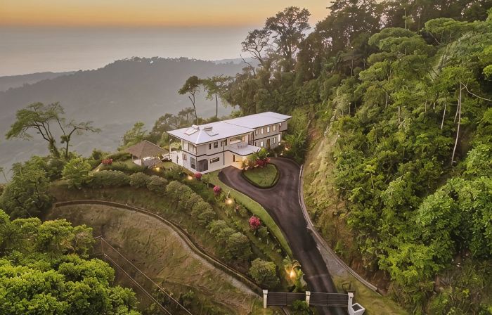 Casa Montaña - Majestic Ocean Views at Dominical Hills