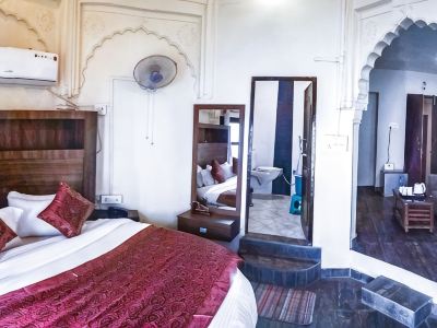 Dwivedi Hotels Palace on Steps