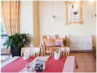 Hotel Manu - breakfast