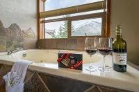 A Bear and Bison Country Inn - Bathtub