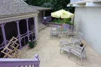 Bee 'n Bee Bed n' Breakfast - parking