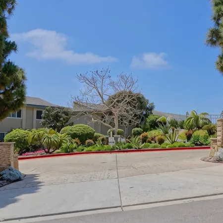 DEL MAR RETREAT & OCEAN VIEW! Walk to the beach!
