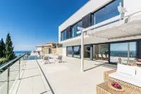 Villa La Perla with private heated pool and great views