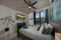 NEW Romantic Retreat/HotTub/FirePit/King Bed/Views - románticos