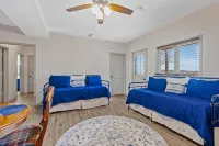 Peaceful 2Br Farm Stay - 10 Min to Grand Park - Homestays