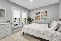 Fully renovated house in a highly walkable neighborhood; close to all! - Boutique
