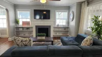 Lucky 13 Retreat – Cozy 2BR Getaway Near Downtown Greenville! - Homestays