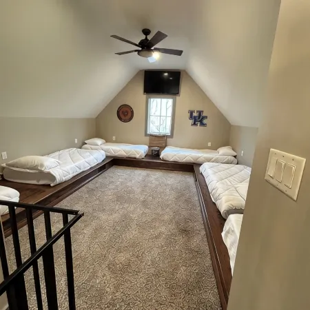 The Retreat at Eagles Landing. Cozy cabin in a beautiful and gated neighborhood,
