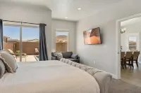 Luxury 5BR Wellness Retreat w/ Private Pool, Hot Tub & Cold Plunge Near Zion - Balcony