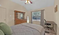 Whisper Hollow: Spa, Game Room - 4-Star