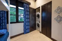Beautiful Mediterranean-Style Penthouse with an Ocean View Balcony - Apartments