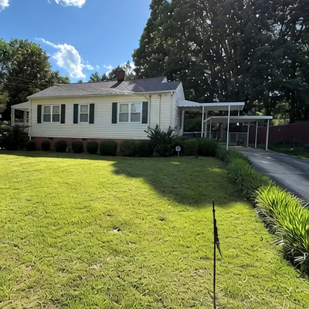 2 Bedroom, 1 Bath, Remodeled 1945 Cottage, 1000sq.ft. Two New Lux King Size Beds