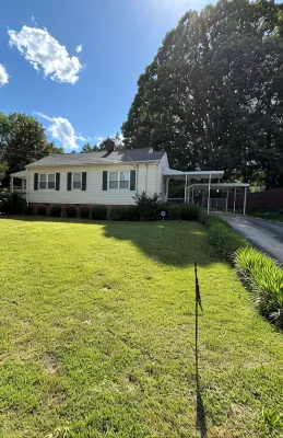2 Bedroom, 1 Bath, Remodeled 1945 Cottage, 1000sq.ft. Two New Lux King Size Beds - 3-Star