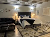 Brand new studio apartment rich with amenities! Less than 5 minutes to downtown - Boutique