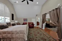 Smith Lake ,Off I65,Sleeps 25, Rocket Fiber Internet!  Deep Water, Pets Ok. - balcony