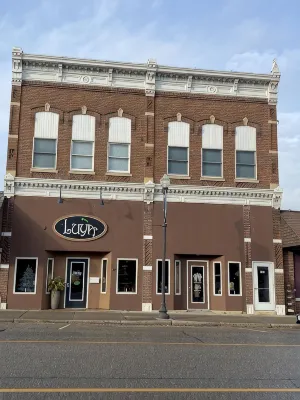 2 bedroom apartment in downtown Zumbrota.  Sleeps 4-6. - Apartments