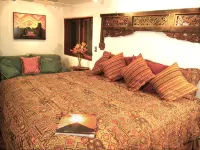 Oasis by the Santa Fe River - 4 Blocks to Historic Plaza; 1 Block to Canyon Road - キッチン