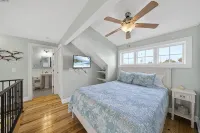 5 Star Reviews Luxury House Pool, Steps from Ocean, Sleeps 6, Premier Host - 4-Star