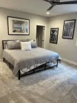 Elegant + Modern Home + Patio - WiFi