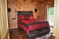 ACE HIGH Cabin- RRG- Hot Tub - Chalets