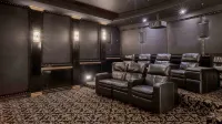 7Br Luxury Oasis w/ Relaxing Lazy River, Basketball, Full Gym & Private Theater - واي فاي