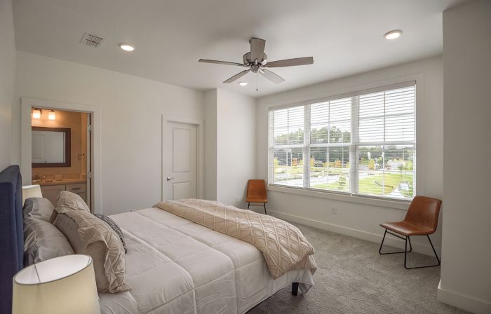 New  3BR/3.5BA condo 1.2 miles from MSU and 1.9 miles from the Cotton District!