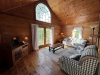 Cozy little cabin with creek access.  Great for fishing or tubing! - Kitchens