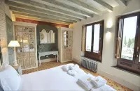 لا كورالا ديل ريليخو - شرفة