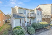 Charming Beachside Duplex: 2 Units  -3 Bedrooms-each. Ideal for large families - 4-Star