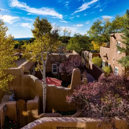 One Bedroom, Two Bath, Sunset Views & Kiva Fireplaces. Walk Downtown!