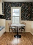 Charming 2 bedroom cottage close to downtown - Homestays