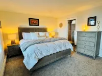 Luxury Re-modeled Lake Front, Stunning Views - Private beaches, piers, hiking - 발코니