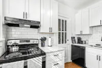 Charming 2-bedroom apartment in dowtown Decatur/ 20 min from downtown ATL - 3-Star