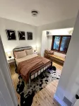 Walking distance to beautiful and historic Indianola beach and pier - Boutique
