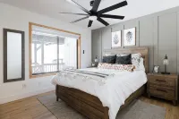 Luxury Cabin, Game Room, Firepit, Deck w/Mtn View, Trailer Parking & Family Time - Chalets
