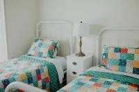 Cheerful Country Cottage - 3-Star