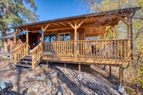 Tranquil Cabin on Sleeping Child Creek - Chalets