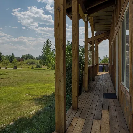 Cozy Cabin, Mountain View, AC, Porch, Fireplace, Wildlife, 4 mi to Town.