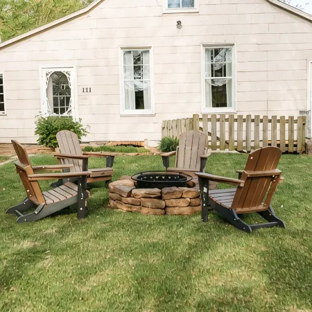 Cozy Riverview Cottage. 5 minute walk to downtown