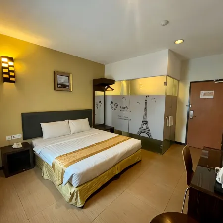8 Days Boutique Hotel Impian Emas