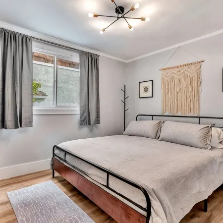 Steps to 2nd Street Dining and Shopping, Entire House In Belmont Shore