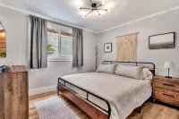 Steps to 2nd Street Dining and Shopping, Entire House In Belmont Shore - Holiday bungalows