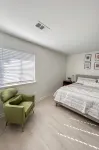 Newly Renovated Townhome near Marietta Square, 2 King Beds - 3-نجوم