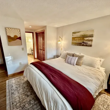 Spacious 3 bedroom Family Condo located 1 mile from downtown North Conway!
