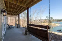 New! Lakefront with Views from Every Window - With Dock, Fire Pit, BBQ, Kayaks - ブティック