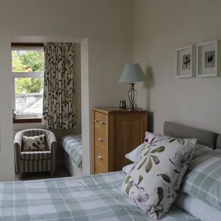 Licence No: MO-00672-F  Stb  Large Property & Garden, Sleeps 8. Free WiFi Hotels in Elgin