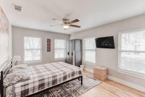 Atnt Cowboys Rangers TX Live  Five Stars!! 4Bed 4 Bath Walk Downtown Arlington - บังกะโล