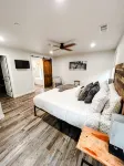 Little Bear Cottage Private,Luxury Getaway!SPA! FIRE PIT! 3 MLS FROM SNP - 4-نجوم