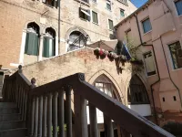 Palazzo Lion Morosini - Check in Presso Locanda Ai Santi Apostoli - Homestays